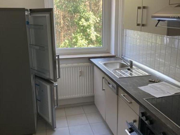 Gemütliche 3-Zimmer mit neuem Laminat, Wanne und Garage in guter Lage! - Photo 1