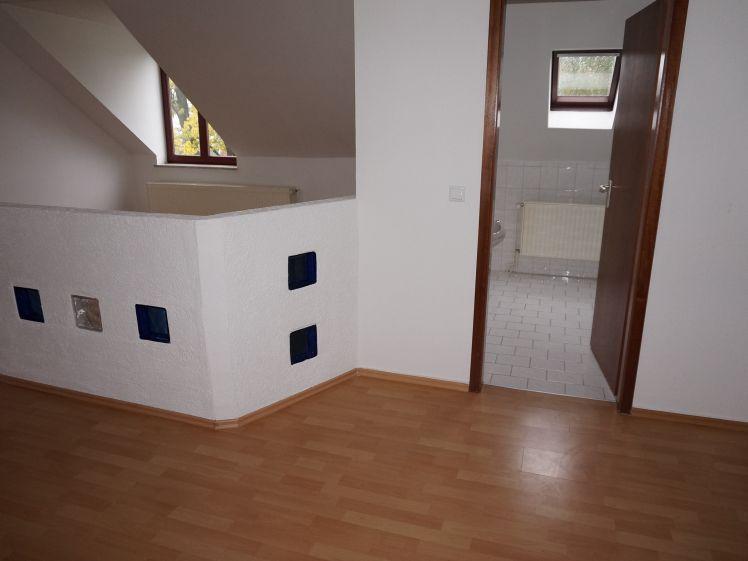 DG / 1-Zi-Whg. mit Laminat - Bad mit Fenster + Dusche - Photo 1
