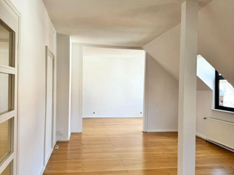 DÖHREN - 4,5 - Zimmer auf 2 Ebenen im 3. OG & DG Nähe Fiedelerplatz & Leinemasch - Photo 1