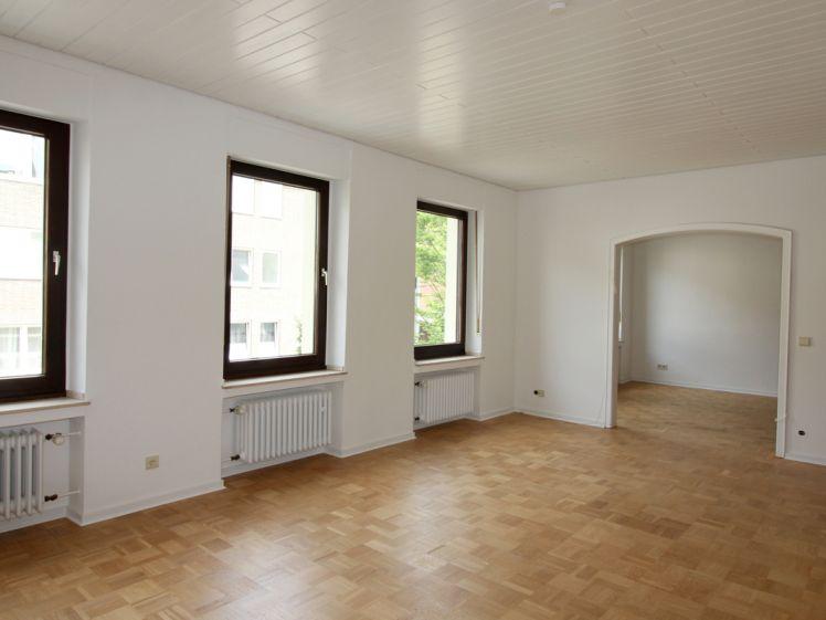 *Stilvoll wohnen mit Haus-im-Haus-Gefühl – Exklusive Altbauwohnung 160 m² - mit EBK und Balkon* - Foto 1