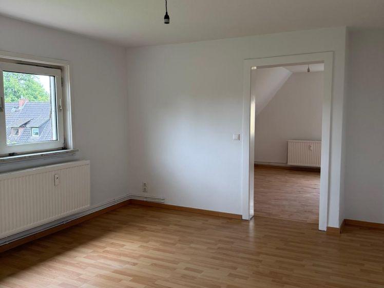 Viel Platz für die ganze Familie – 4-Zimmer-Wohnung im Dachgeschoss - Photo 1
