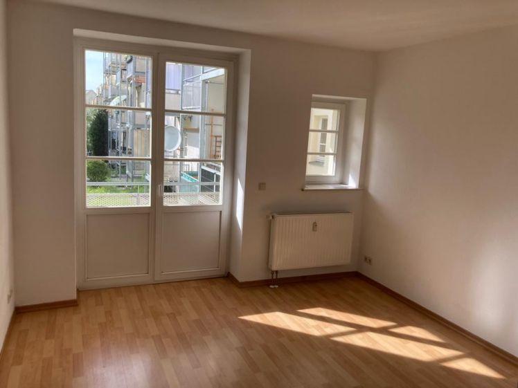 Wannenbad! Günstige 2-Zimmer mit Laminat & Balkon in ruhiger Lage! - Foto 1