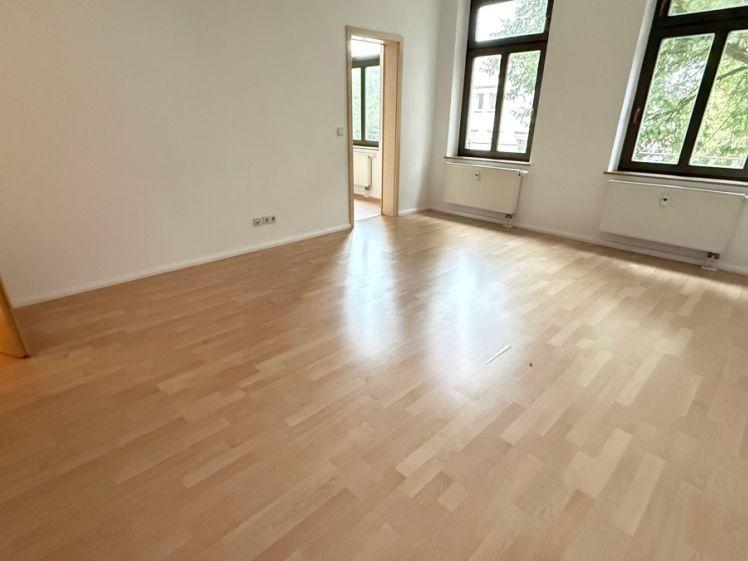 Mieter ab 1.8. gesucht - Küche am Wohnzimmer -sonniger Balkon u.v.m. - Foto 1