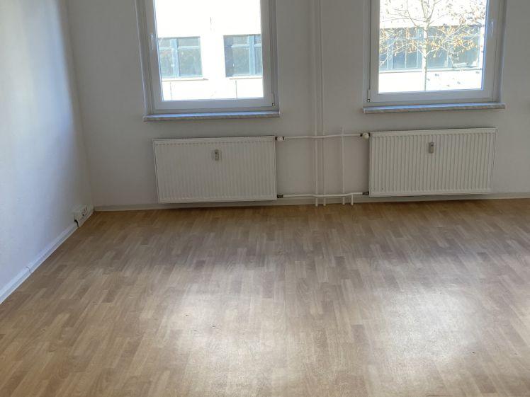 Modernes City-Apartment mit offener Küche und ebenerdiger Dusche im Herzen der Stadt. - Photo 1