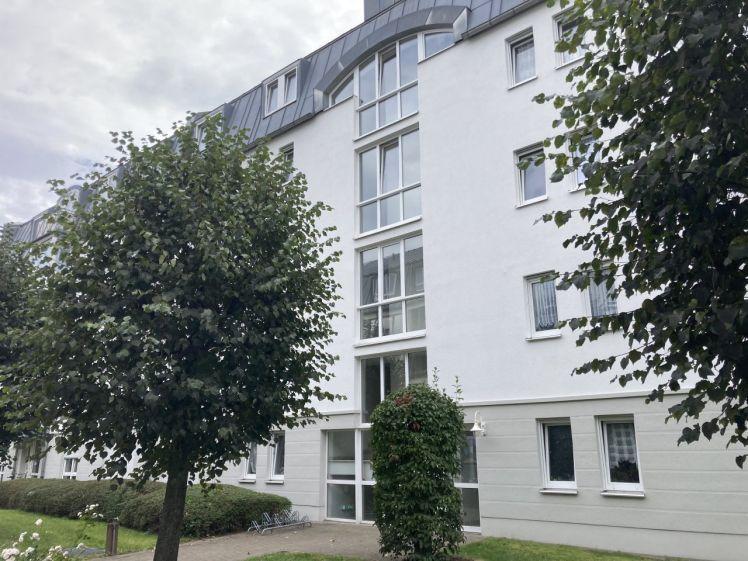 Ab 01.08.26! 1-Raum WE mit Balkon, Einbauküche und Tiefgaragenstellplatz in ruhiger Seitenstraße - Photo 1