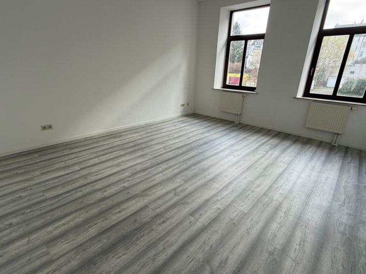 TOP Whg. - jetzt mit neuem Laminat in Eiche - im 1. OG - Foto 1