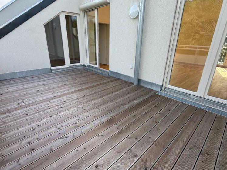 Stilvoll WOHNEN im DG - großes Bad + Küche - Parkett - große Terrasse u.v.m. - Photo 1