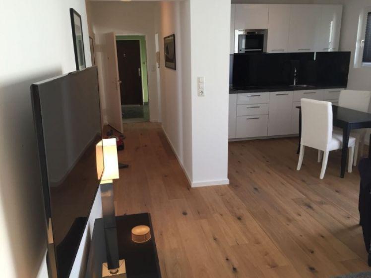 Neues, modern möbliertes Apartment mit Reinigungsservice in zentraler Lage - Foto 1