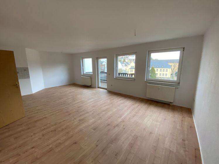 Exklusive 3-R-Dachgeschosswohnung zentrumsnah mit Aufzug und Balkon!! - Photo 1
