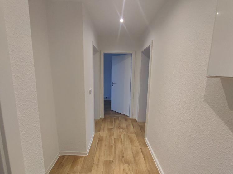 Frisch sanierte 2-Raum-Wohnung mit Balkon in Merseburg-Süd - Foto 1