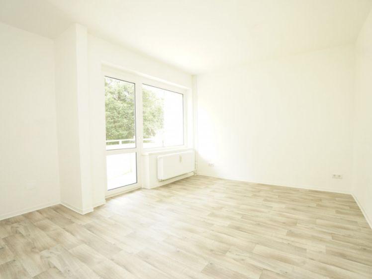 Erstbezug nach Sanierung / Dusche / Balkon - Foto 1