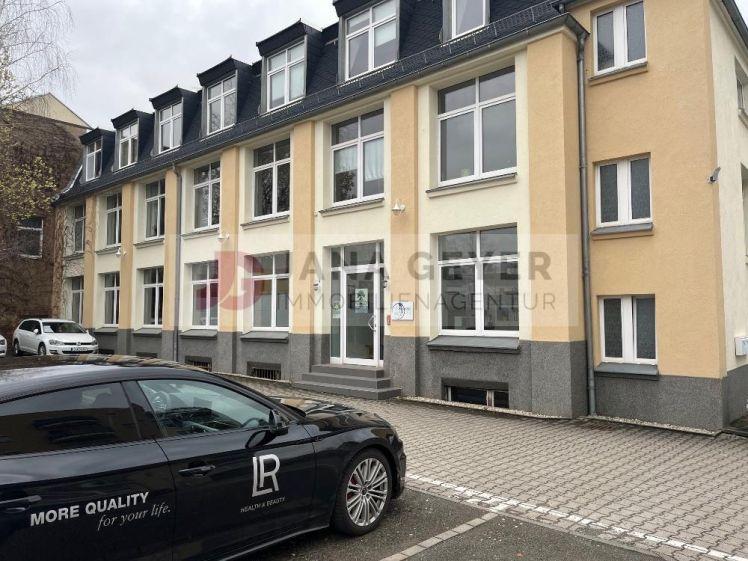 RICHTIG COOL - STUDENTEN AUFGEPASST * 4 ZIMMER + WOHNBEREICH + off. KÜCHE / EBK * DUSCHE, WANNE, G-WC * MEGA ENTSPANNT IM HINTERHAUS - Photo 1