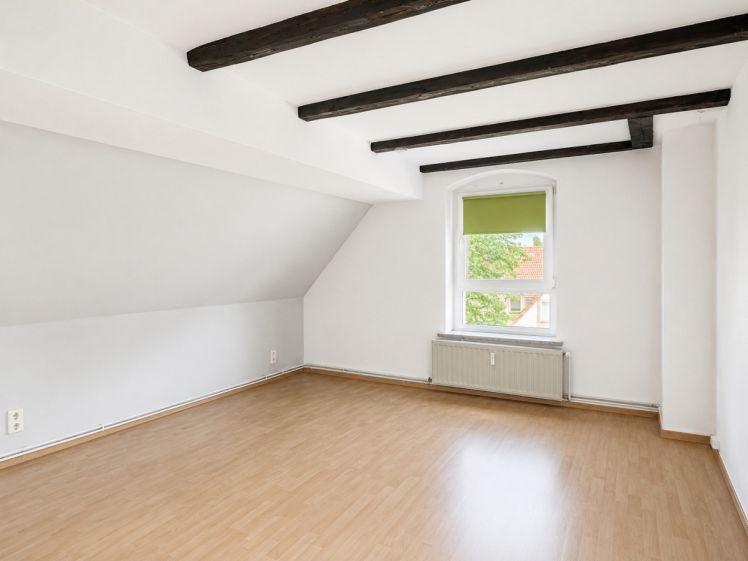 Offleben: Große 5-Zimmer-Wohnung mit Balkon - Photo 1