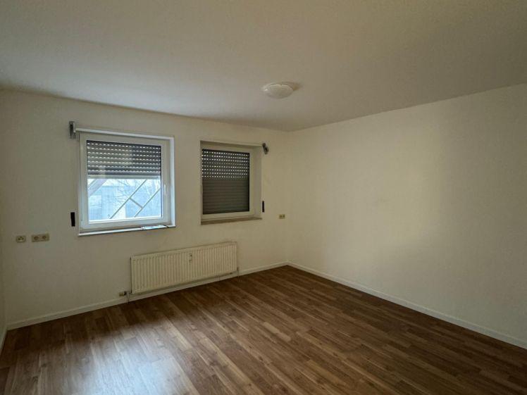 Schöne möblierte 1 Zimmer Wohnung, mit einer Pantryküche, im Zentrum von Ludwigshafen. - Photo 1