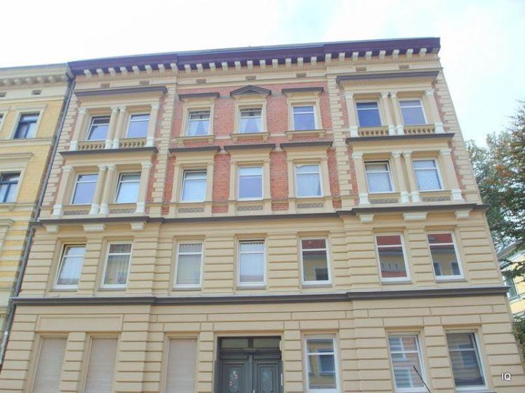 Ab Juni 2026: Kleine Singlewohnung mit Balkon (Hofseite), separater Küche, Laminatboden & Badewanne - Photo 1
