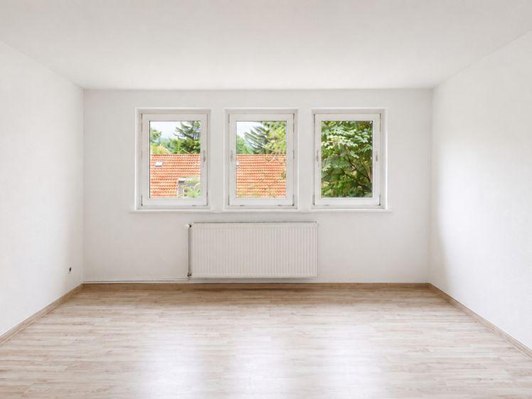 Renovierte 3 Zimmer-Dachgeschosswohnung mit durchdachtem Grundriss und Tageslichtbad - Photo 1