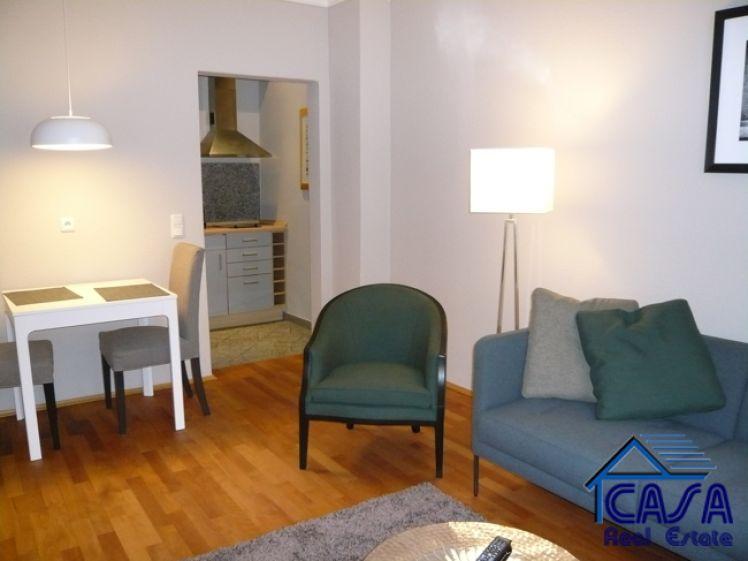 Komplett neu möbliertes Apartment fußläufig zum Bankenviertel - Photo 1