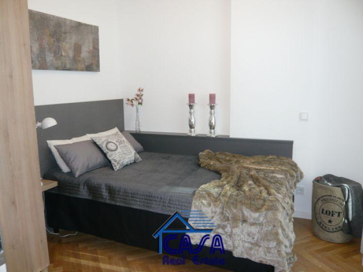 Alles neu: Exklusive, hochwertig möblierte Wohnung mit 2 Schlafzimmern mit Blick auf den EZB Turm - Photo 1