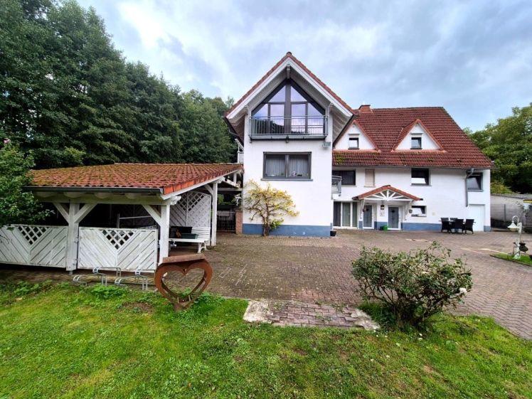 Gepflegte, großzügige 2-Etagen-Wohnung mit Kamin & Carport zu vermieten – wohnen wie im eigenen Haus - Foto 1