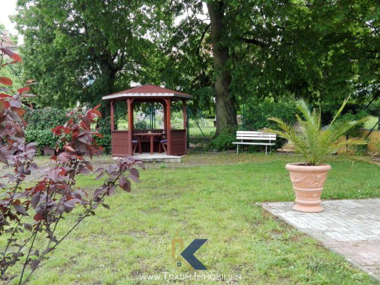 Wohnen im stilvollen Ambiente! 2 Zi.-Whg. in Villa mit EBK, Garten und PKW-Stellpl. - Photo 1