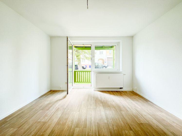 Helle Hochparterre-Wohnung: Frisch renoviert, Balkon & gepflegte Grünflächen - Photo 1