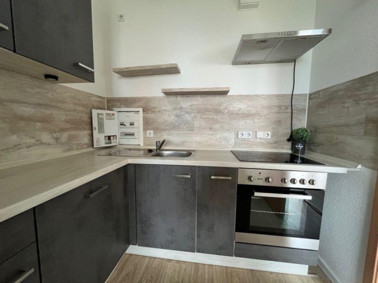 Mit Einbauküche! 3-Raum-Wohnung zum sofortigen Einzug - Photo 1