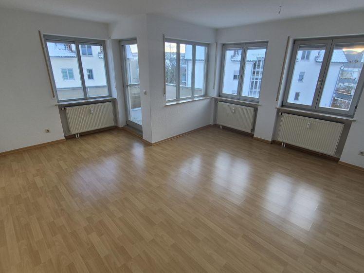 + + + 3,0-Zimmerwohnung mit Balkon! + + + - Foto 1