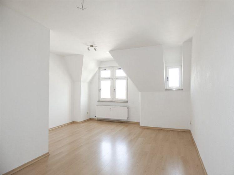 Renovierte Dachgeschosswohnung mit Blick über Zwickau - Photo 1