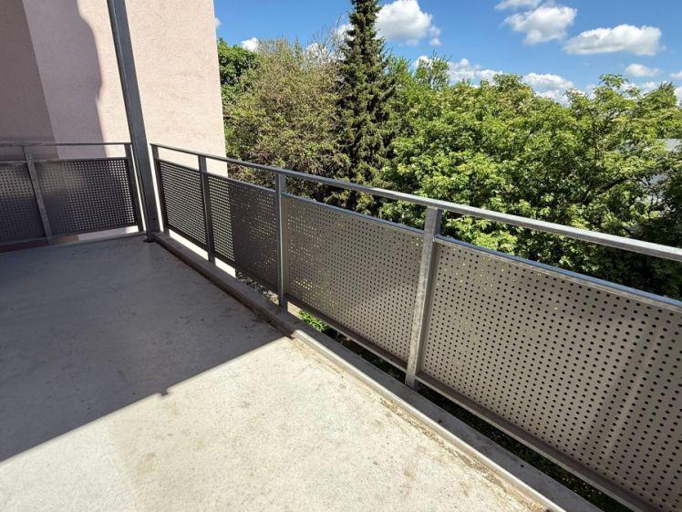 2. OG / Laminat / Wanne+Dusche+Fenster / zwei Balkon u.v.m. - Photo 1