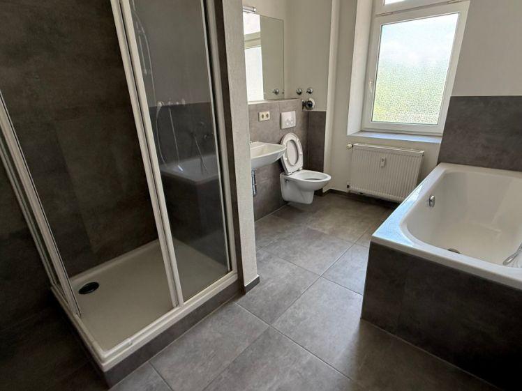 2. OG / Laminat / Wanne+Dusche+Fenster / zwei Balkon u.v.m. - Foto 1