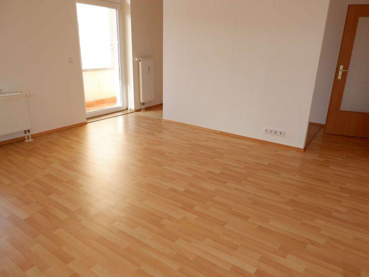 Mit dem Lift ins 3. OG mit sonnigem Balkon + Frei ab 1.7.26 - Photo 1