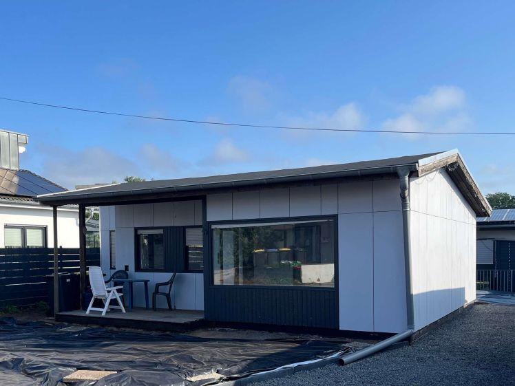 Elten: Bungalow am Kiebitzsee mit überdachter Terrasse und Gartengestaltung zur Miete - Photo 1