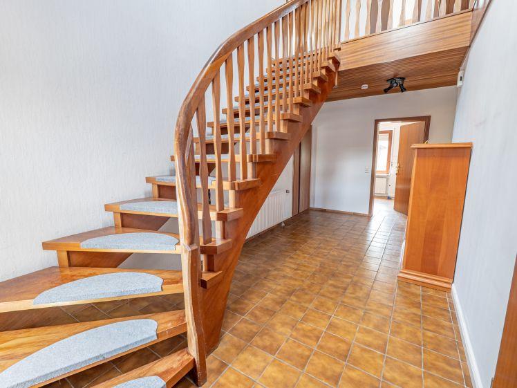 Großzügiges Wohnen mit viel Platz für die ganze Familie – Einfamilienhaus auf traumhaftem Grundstück - Foto 1