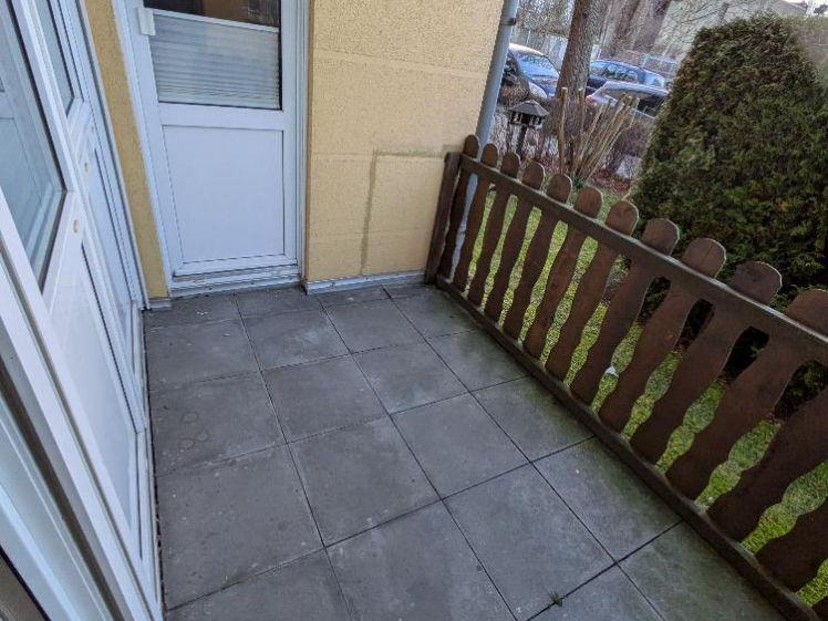 Helle 2-Raum-Wohnung mit offener Einbauküche, Tiefgaragenstellplatz & Aufzug - Foto 1