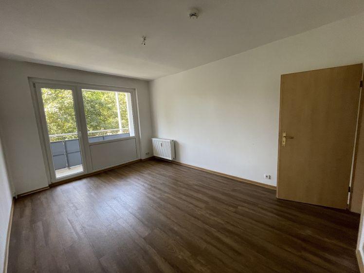 Mit Einbauküche! 4-Zimmer-Wohnung mit Balkon sucht Nachmieter! - Photo 1