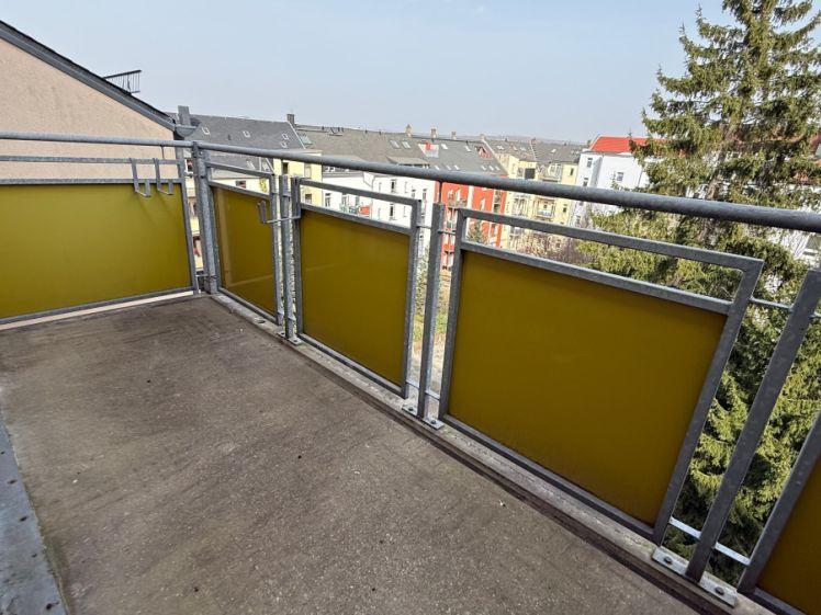 Dachgeschoss + Fußbodenheizung + großer Balkon + Bad mit Fenster - Foto 1
