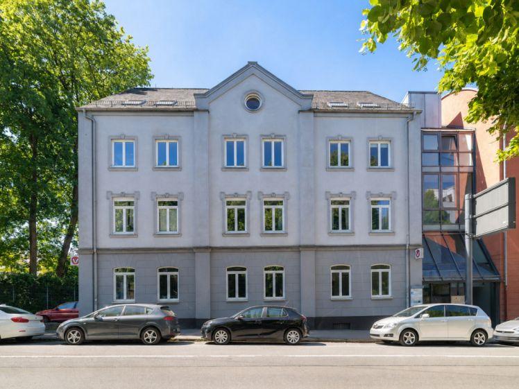 Großzügige 5,5-Zimmer-Wohnung mit Balkon und zwei Stellplätzen in beliebter Innenstadt-Lage - Foto 1