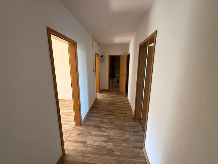 Zentrumsnah - großzüge, helle 3- Raum DG Wohnung - Photo 1