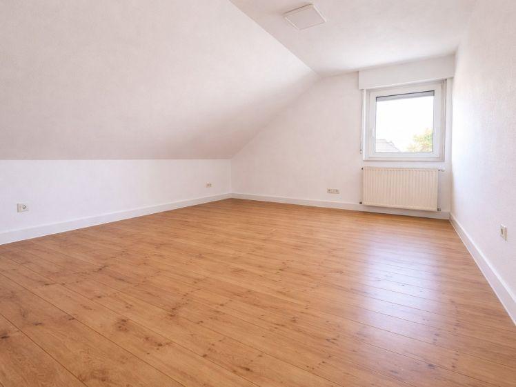 Dachgeschosswohnung in Innenstadtnähe - Foto 1