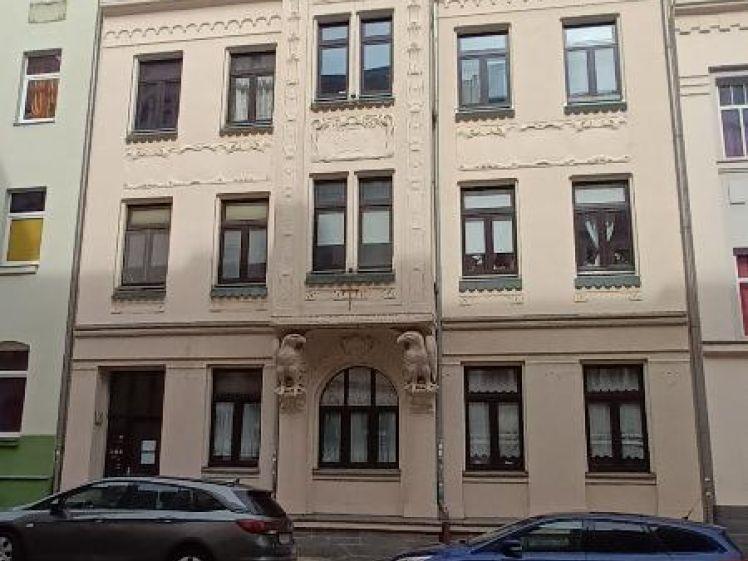 *BIRI* - gemütliche 4-Raum-DG-Wohnung in zentrumsnaher Lage - Photo 1