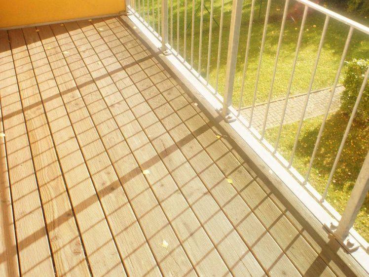 Frei ab 1.11.26 - 2. OG - Laminat - sonniger Balkon an der Küche ! - Photo 1