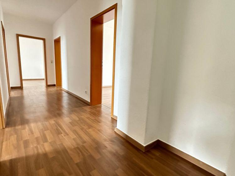 3. OG ! Balkon - großer Wohn- und Schlafbereich - Tageslichtbad ! - Foto 1