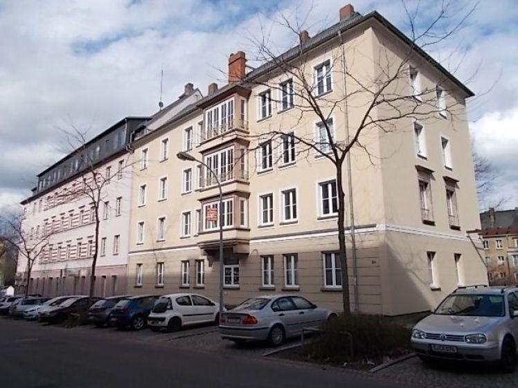 Großzügige 2-Zimmer mit Laminat und Wannenbad in guter Lage - Photo 1