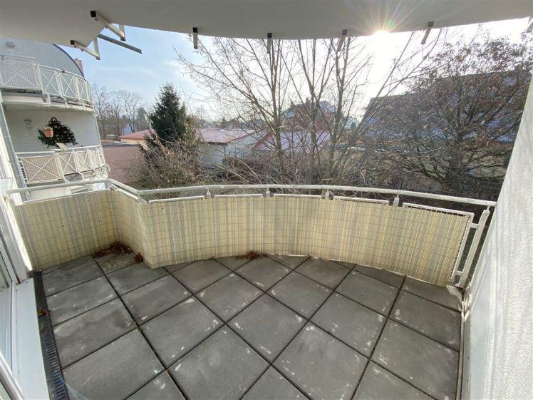 Wurzen* geräumige 3 Zi. Wohnung * Mietfrei für eigene Renovierung* 2 Bäder* Balkon - Foto 1