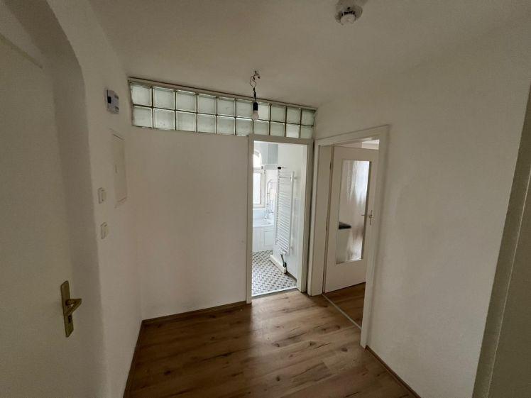 2-Zimmer-Wohnung - zentrale Lage - 2. Obergeschoss - - Foto 1