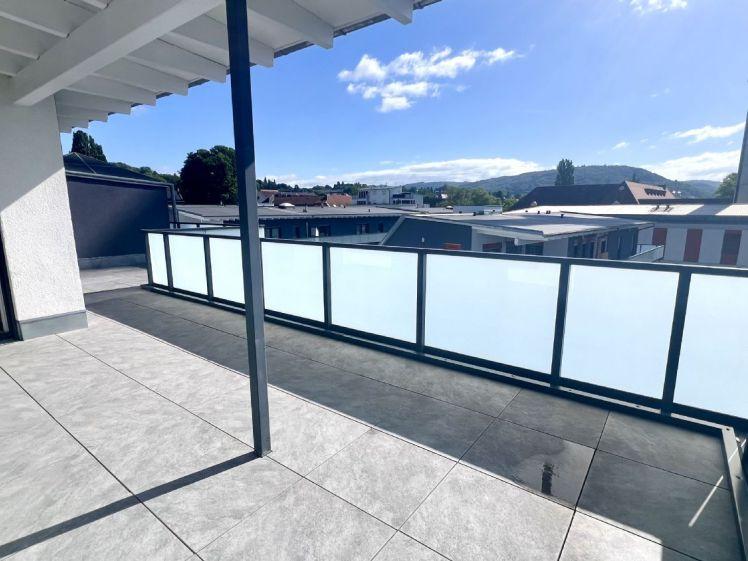 Über den Dächern der Stadt - 2 Zimmer NB Wohnung mit EBK, Dachterrasse und TG - Photo 1