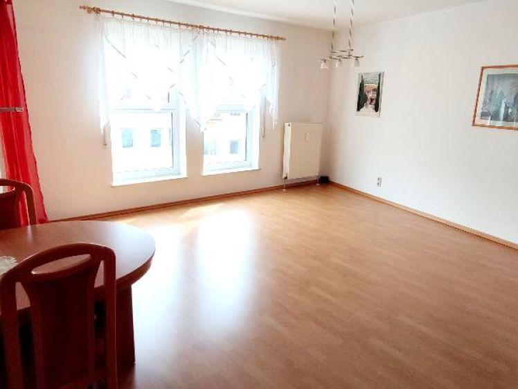 Tolle 4-R. Whg. m. Balkon, EBK sowie Tiefgaragenstellplatz im Zentrum - Photo 1
