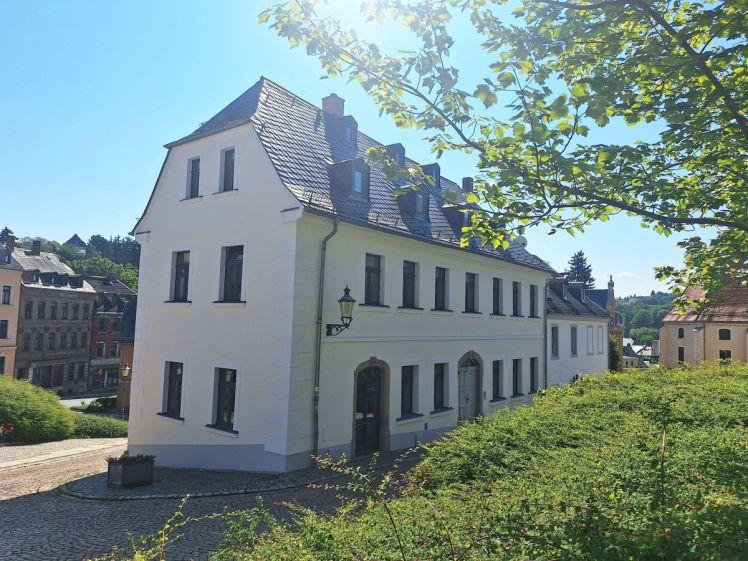 Gemütliches Dachgeschoss-Highlight ab 01.09.2026! Besondere, zentrale 3-Raum-Wohnung mit Altbauflair - Photo 1