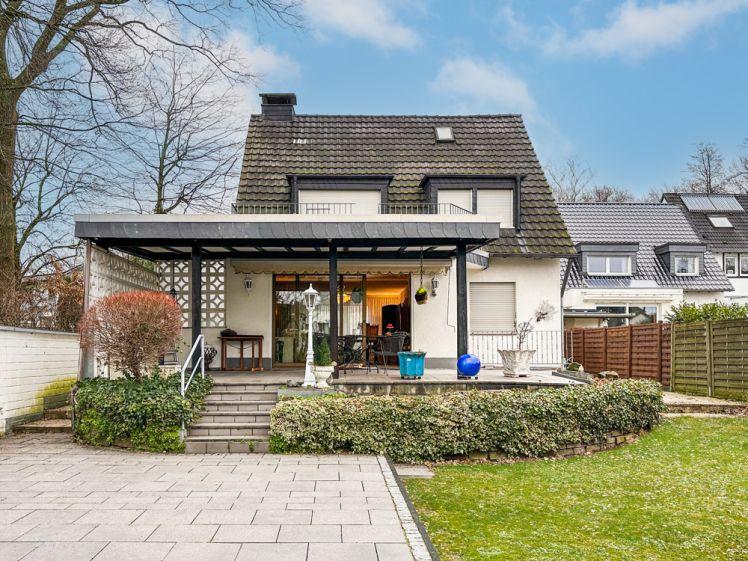 Einfamilienhaus - Zwei Einzelgaragen - Garten - Große überdachte Terrasse - Foto 1