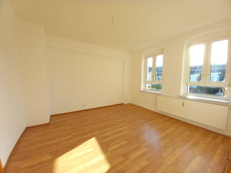 Lichtdurchflutete 4-Zimmer Wohnung im ersten OG nahe Simmel in Glauchau - Foto 1